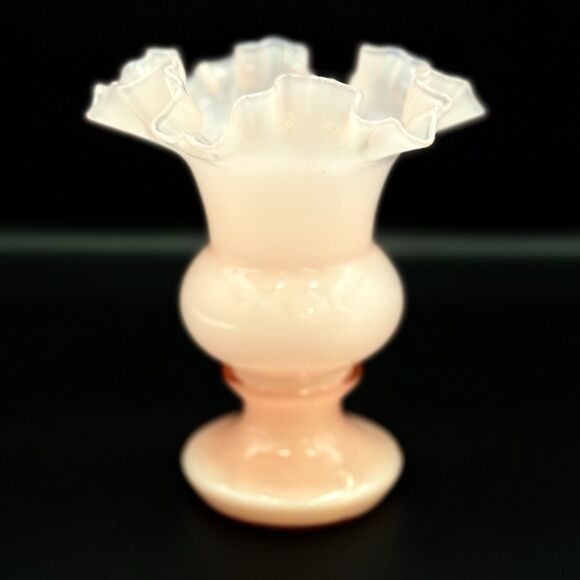 Vintage Fenton Peach Pink Art Glass Ruffle Vase - Cottagecore Vase - Picture 2 of 12